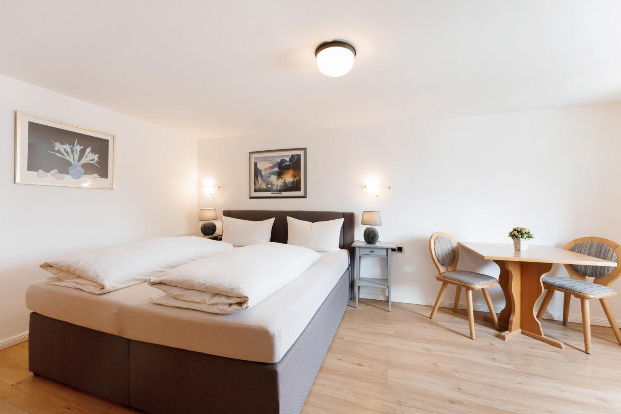 Hotel Garni "Zum Engel" Oberguenzburg Экстерьер фото