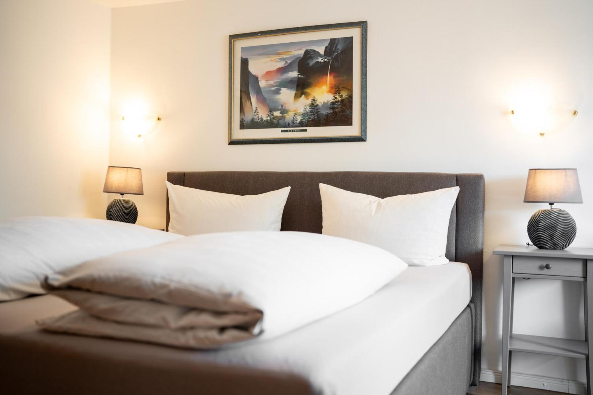 Hotel Garni "Zum Engel" Oberguenzburg Экстерьер фото