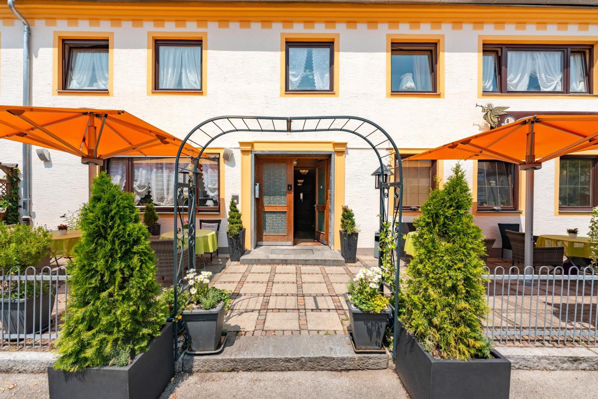 Hotel Garni "Zum Engel" Oberguenzburg Экстерьер фото
