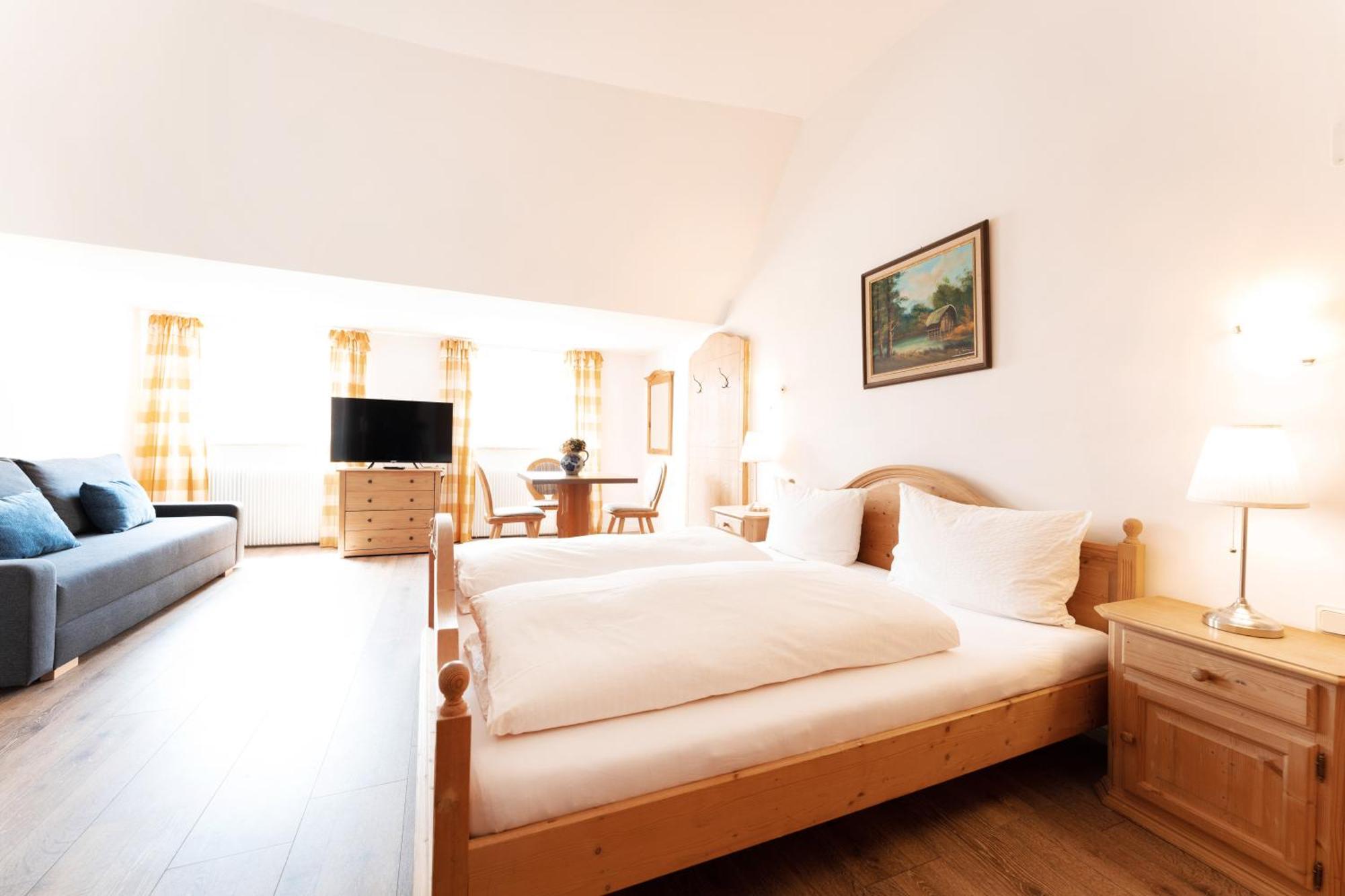 Hotel Garni "Zum Engel" Oberguenzburg Экстерьер фото