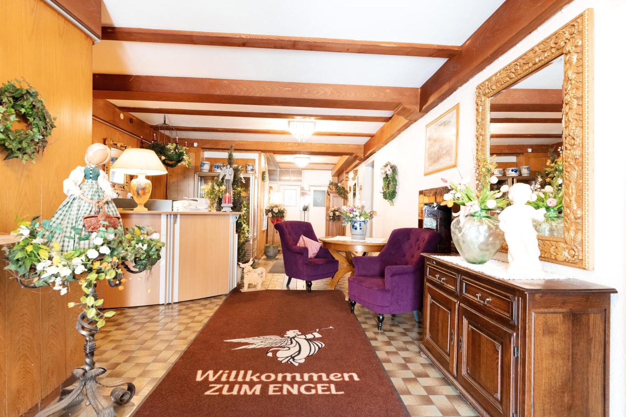 Hotel Garni "Zum Engel" Oberguenzburg Экстерьер фото